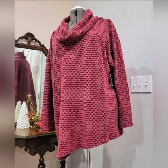 NEW 1X Honeycomb Pattern Diagonal Hemline Sweater - Picture 4 of 10